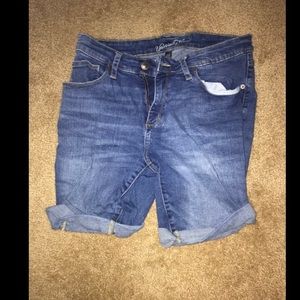 Time & Tru. Bermuda shorts, light wash. 3 pairs